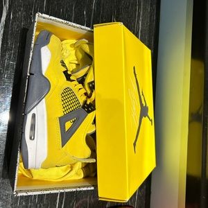 Jordan 4 Retro Lightning Size 5Y (6.5W)